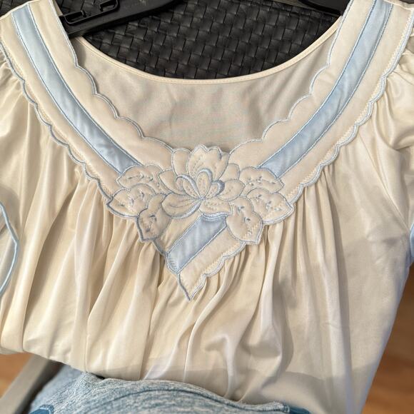 Vtg Ivory Shadowline Nightgown & Robe Set Embroidered & Blue Piping EUC Sz LG - Picture 13 of 16